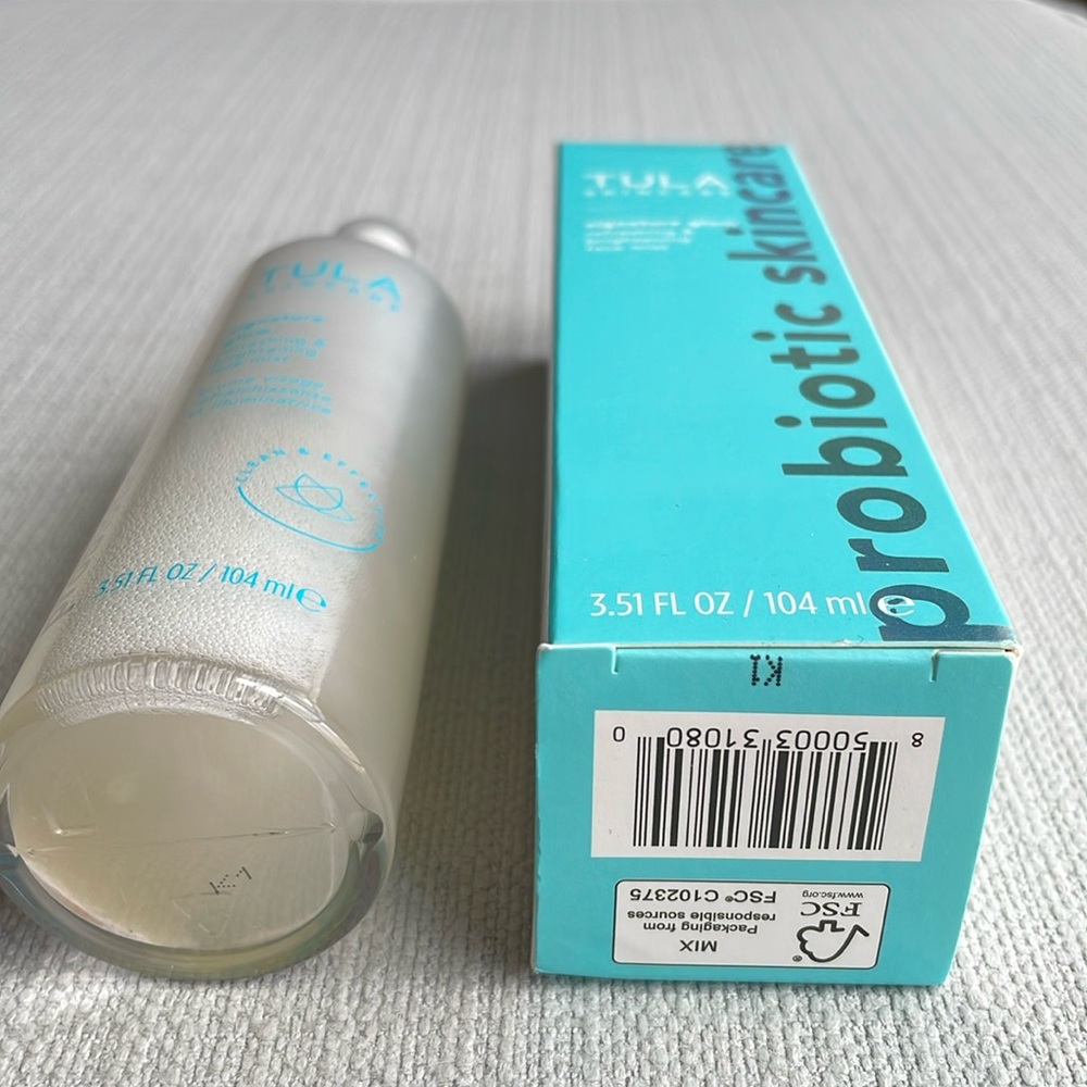 Tula signature glow Refreshing & brightening face mist - Picture 3 of 10